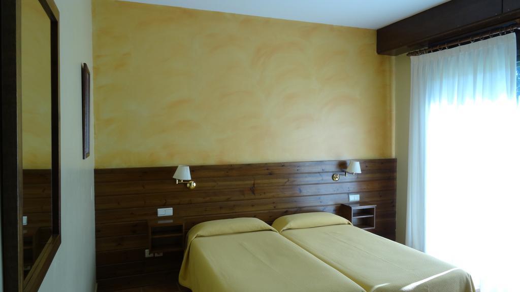 Hotel Pla Del Pi Prats I Sansor Стая снимка