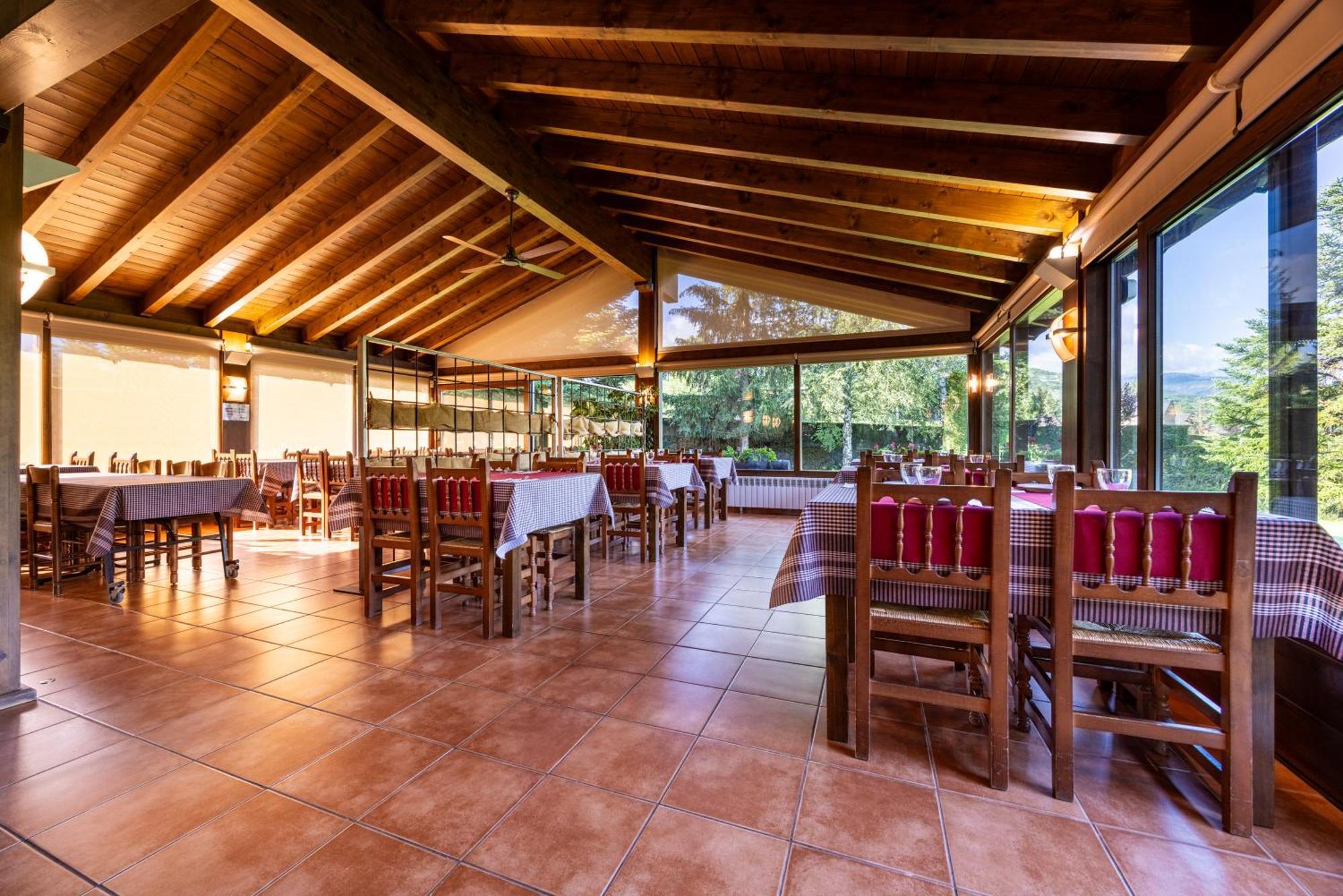Hotel Pla Del Pi Prats I Sansor Екстериор снимка