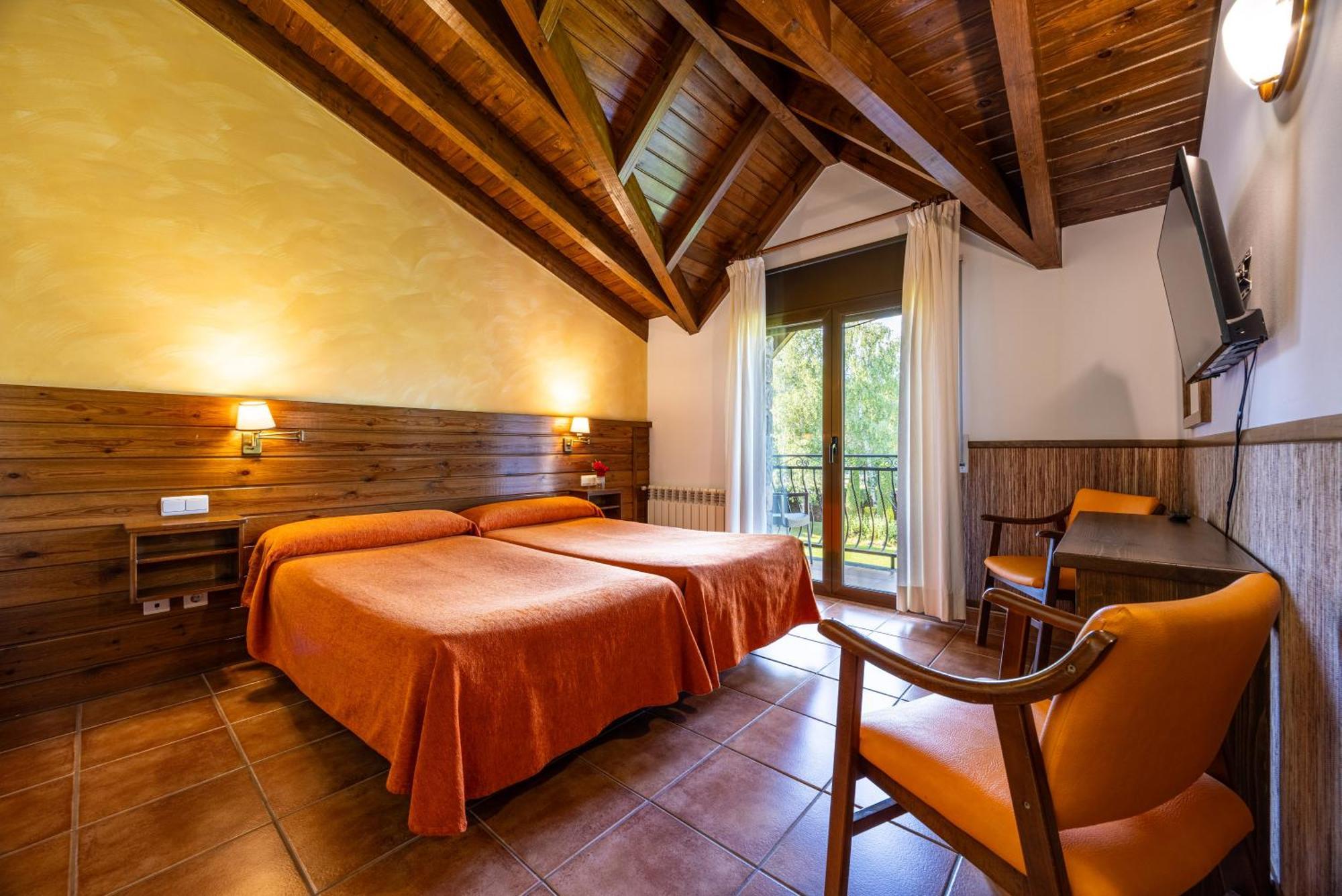 Hotel Pla Del Pi Prats I Sansor Екстериор снимка